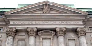 “El Banco Nación se perjudica más por no ser una sociedad anónima que por serla”