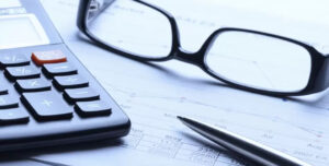 ¿Cuál es el «impuesto silencioso» que cobran todos y los contribuyentes buscan erradicar?